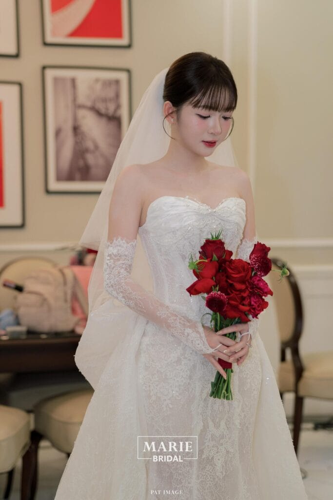 Váy của dâu Kim Chung – L