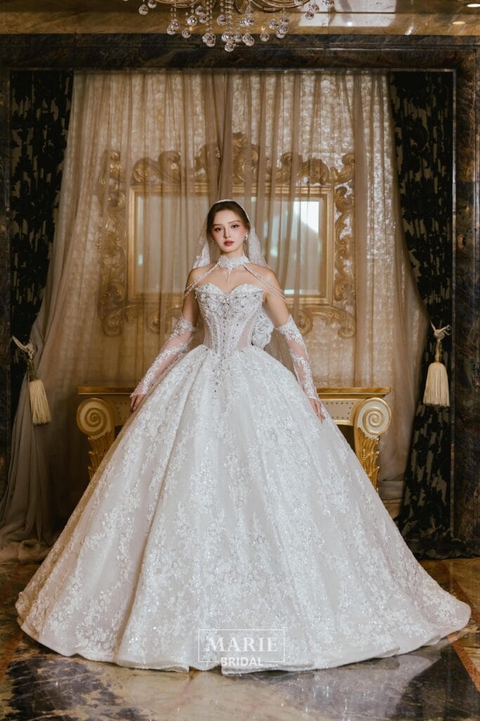 Ball Gown Dress – LM + bao tay + vòng cổ