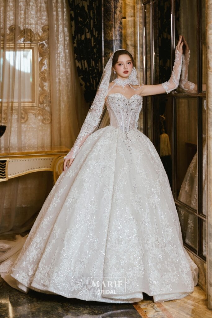 Ball Gown Dress – LM + bao tay + vòng cổ