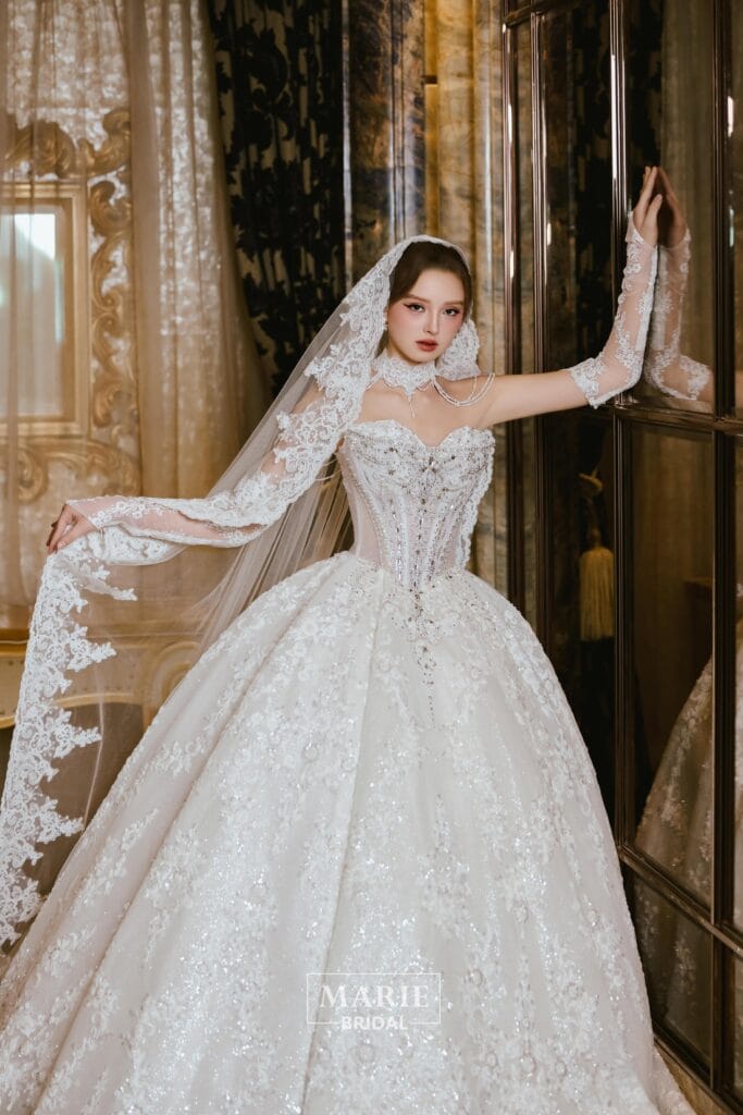 Ball Gown Dress – LM + bao tay + vòng cổ