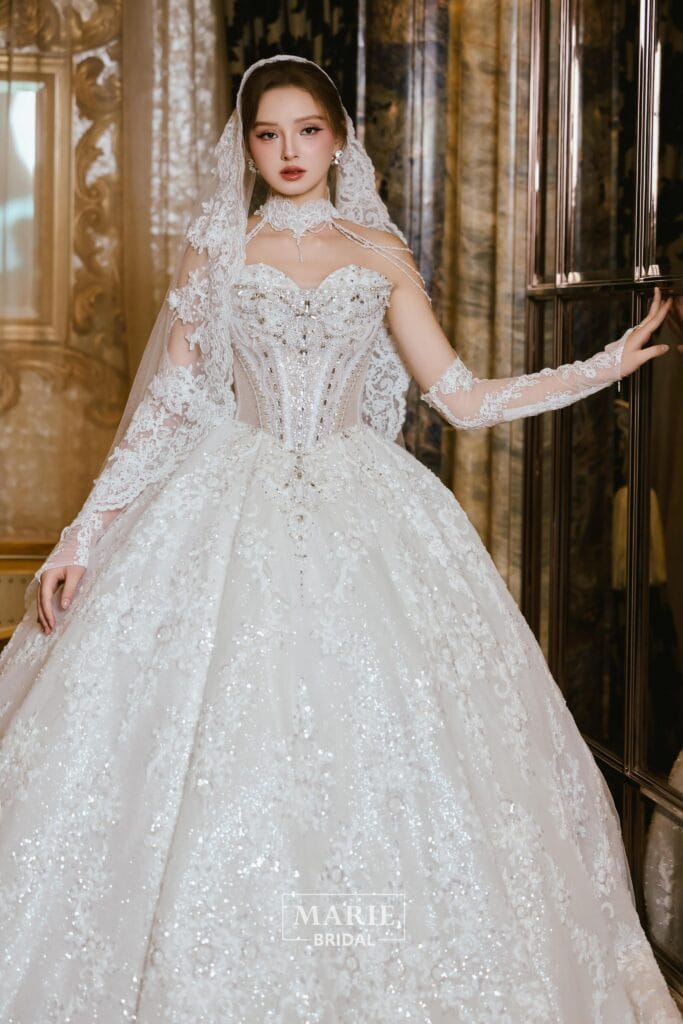 Ball Gown Dress – LM + bao tay + vòng cổ