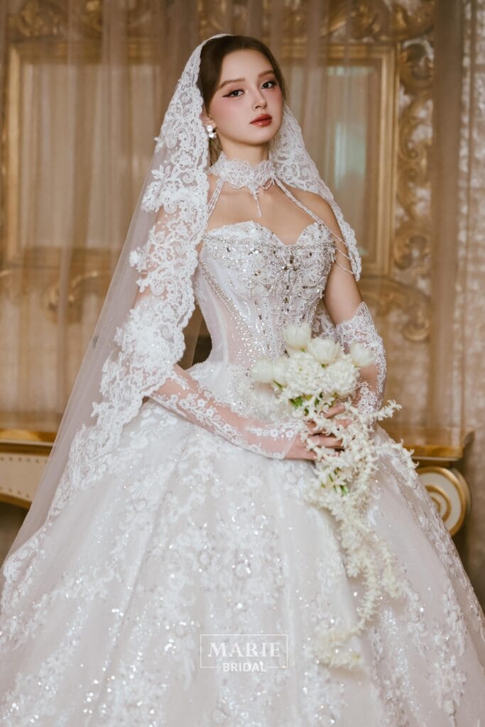 Ball Gown Dress – LM + bao tay + vòng cổ