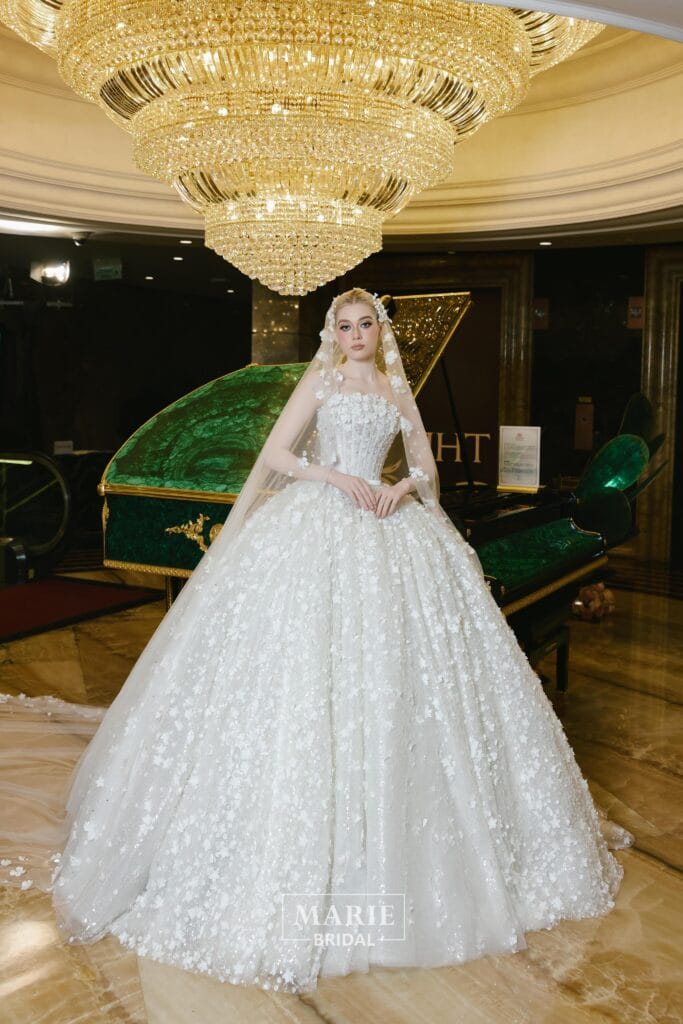 Ball Gown Dress – LM + lúp hoa như hình