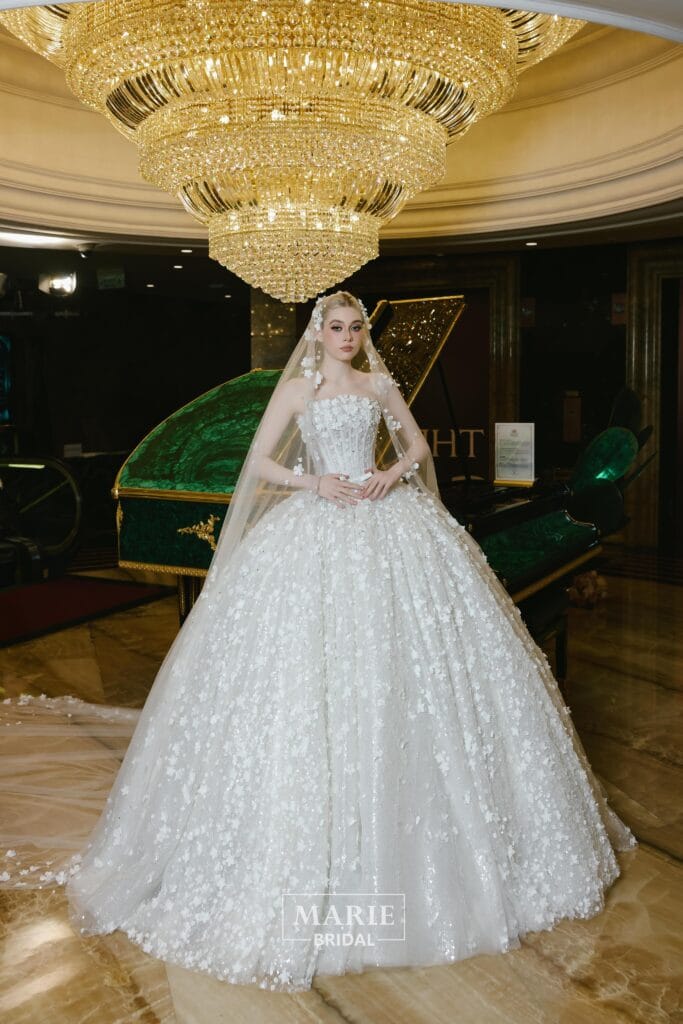 Ball Gown Dress – LM + lúp hoa như hình