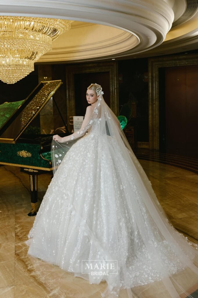 Ball Gown Dress – LM + lúp hoa như hình