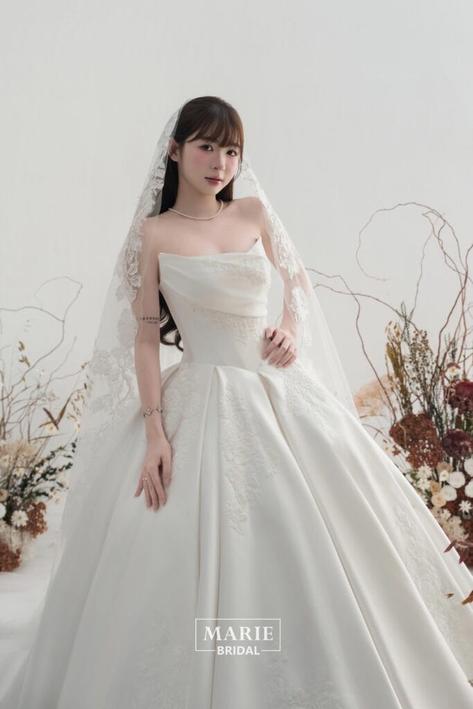 Váy của dâu Kim Chung – L