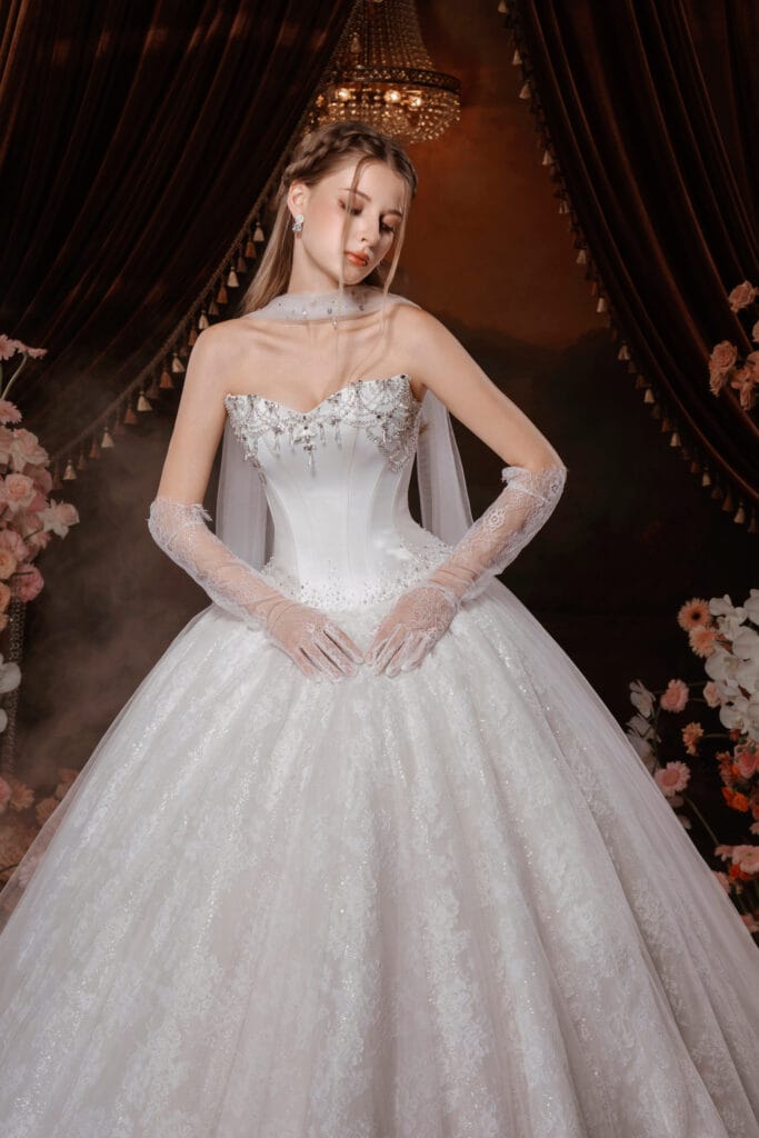 Ball Gown Dress – L + choàng cổ