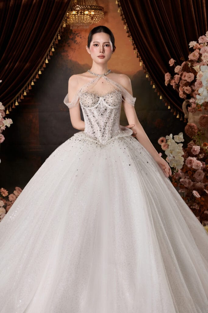 Ball Gown Dress – L + vòng cổ